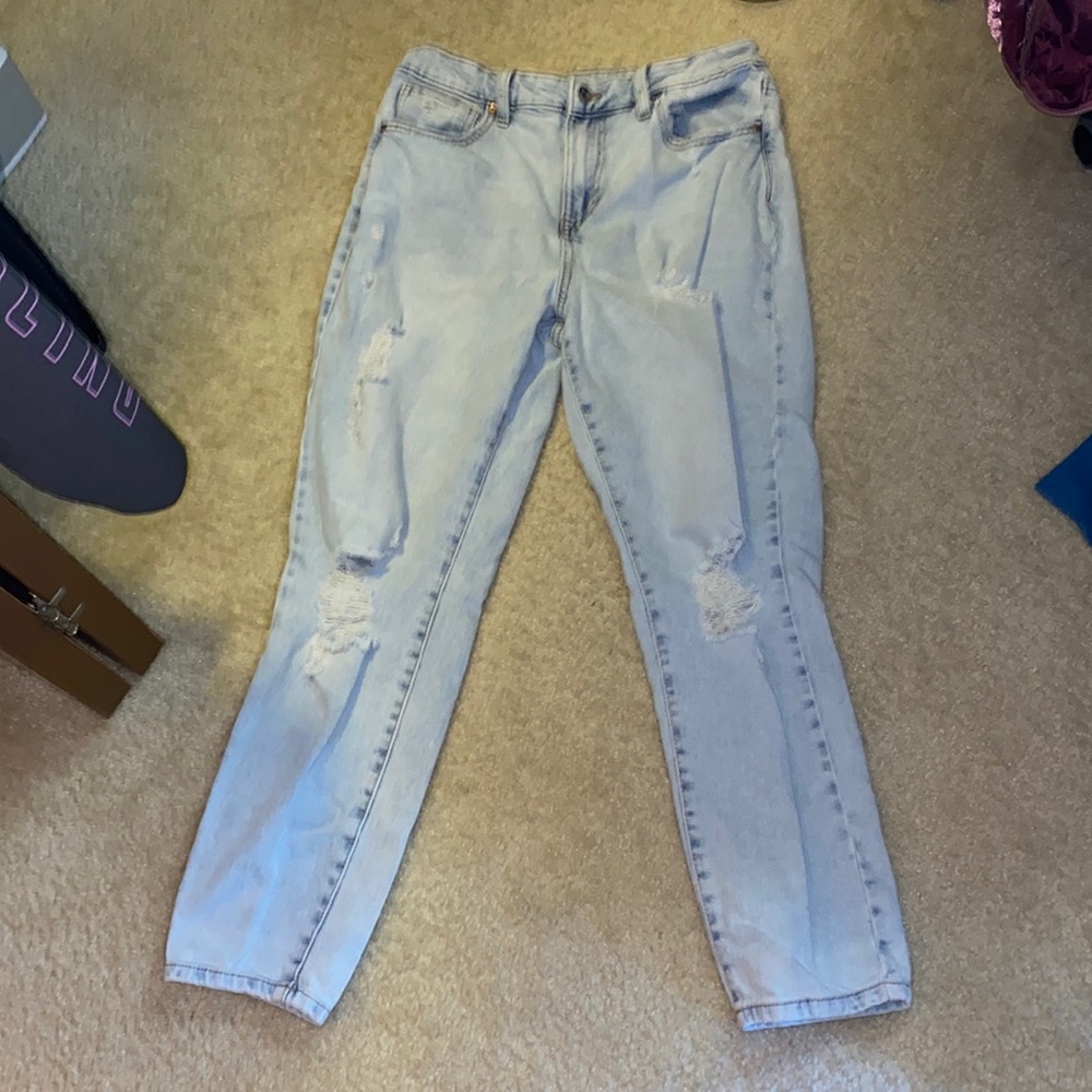 Baggy ripped jeans